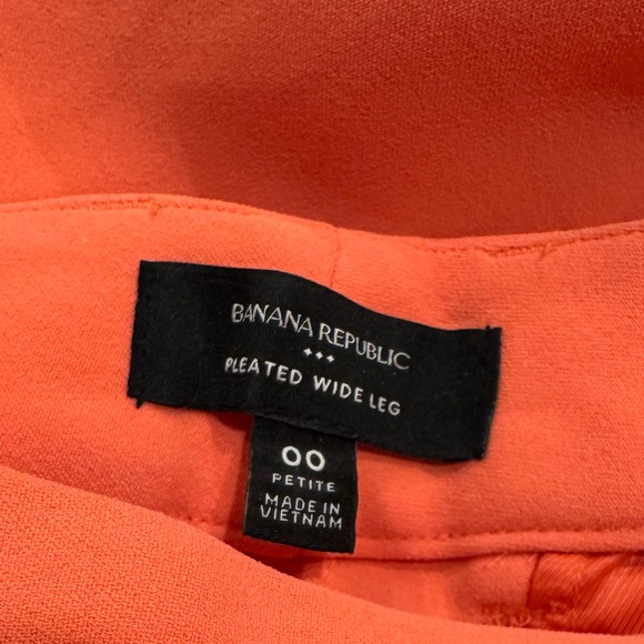 EUC Banana Republic size 00P Relaxed Trouser - Picture 3 of 3